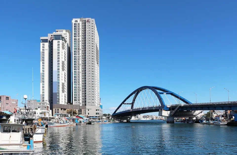Bridge near Sokcho harbor